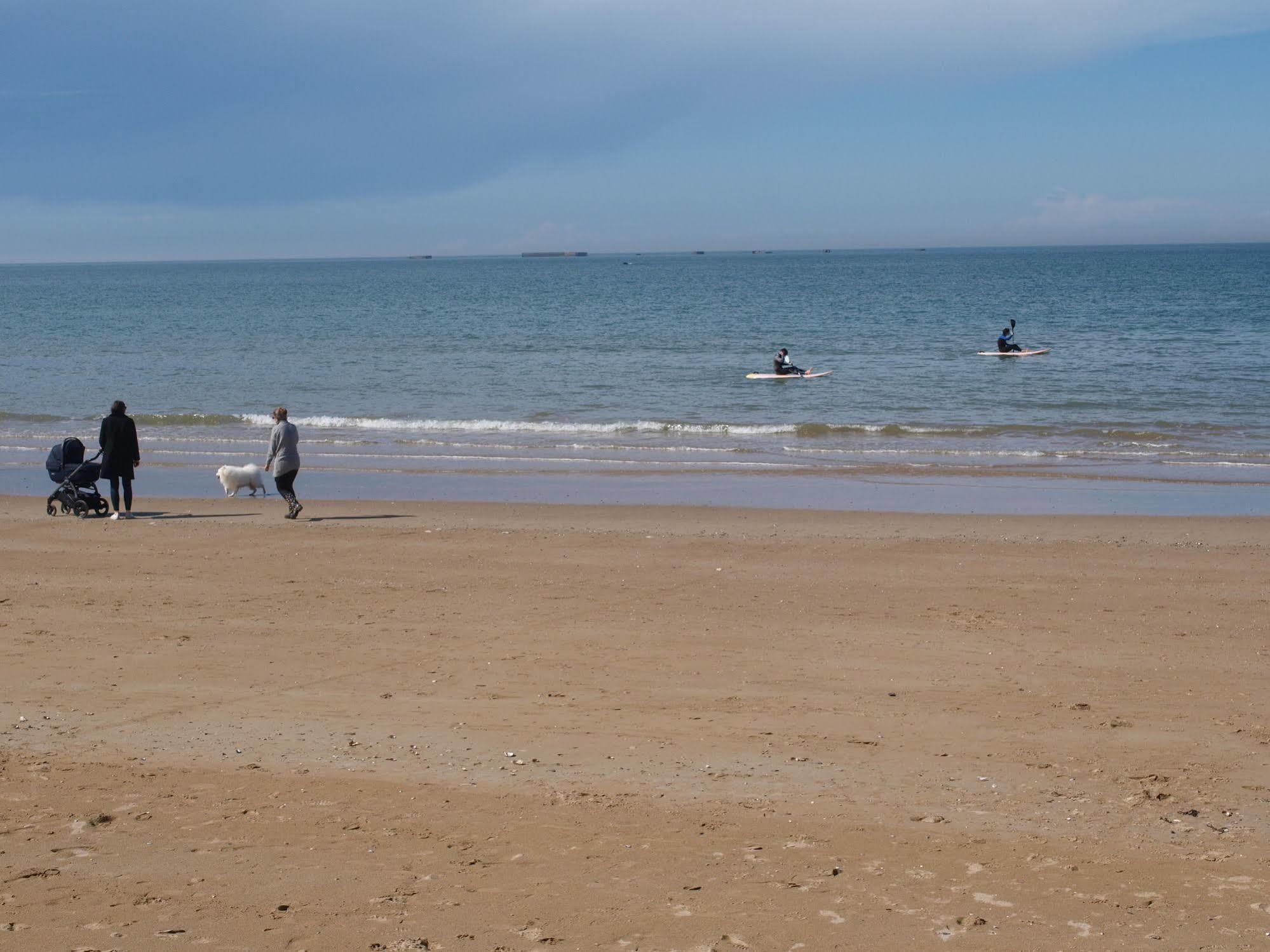 Gites En Normandie En Front De Mer A Asnelles , 3Km D'Arromanches, 10Km De Bayeux Exterior photo